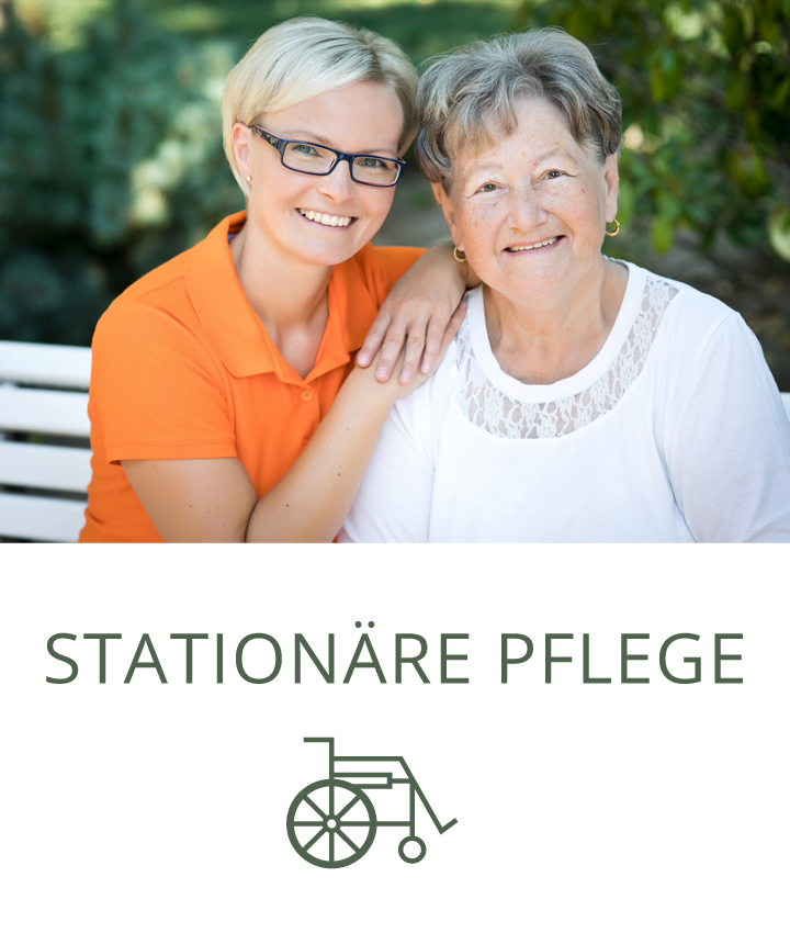 Senioren Unterhalten sich am Tisch in einer Stationären Pflegeeinrichtung Senioren Unterhalten sich am Tisch in einer Stationären Pflegeeinrichtung